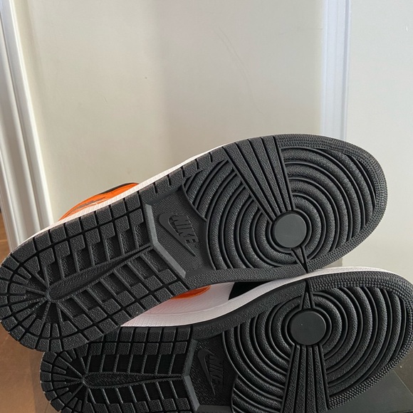 AIR JORDAN 1 MID SHATTERED BACKBOARD - Picture 11 of 14